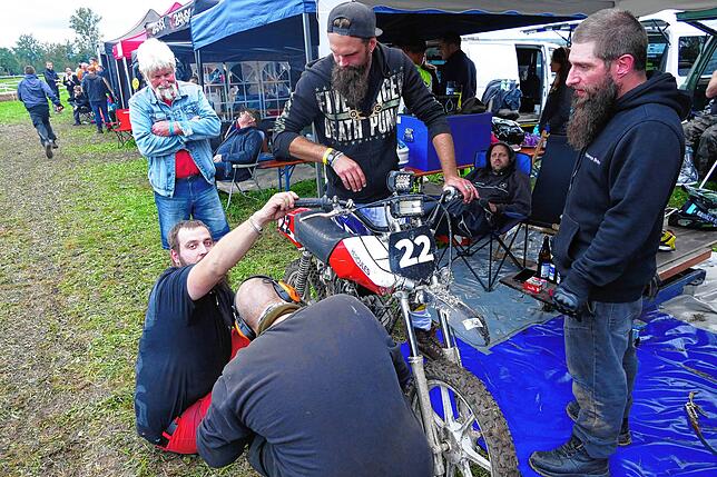 Bild 5: Benzingeruch, Action und dröhende Motoren: Der Mofa-Mania Fünfkampf der Motorsportfreunde Pfohren
