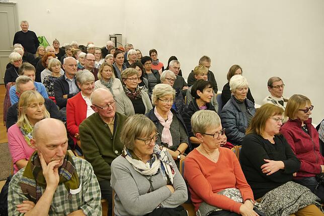Bei der Lesung herrschte großer Andrang. Jeder Platz im ehemaligen Teehaus in Inzigkofen war belegt.