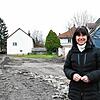 Karin Vögele, Inhaberin und Geschäftsführerin des Bauträgers Manz Immobilien aus Radolfzell, auf dem freigeräumten Grundstück in der ...