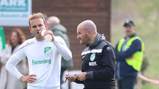 Das DJK-Trainerduo Benjamin Gallmann (rechts) und Jonas Schwer erlebte in der ersten Saisonhälfte mit dem Verbandsliga-Aufsteiger Höhen ...