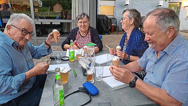 Bild 20: Die Köpfe rauchen bei der dritten SÜDKURIER-Quiznacht in bad Säckingen - das sind die Bilder