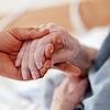 Viele Menschen machen sich wegen des Coronavirus sorgen um Angehörige, die in Pflegeheimen untergebracht sind.