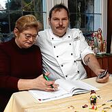 Nur noch maximal 35 belegbare Sitzplätze und ein fast leeres Reservierungsbuch: Sylva und Markus Hensler vom Restaurant Wallgut Konstanz ...