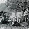 Eine Harpolinger Familie um 1900 im Sonntagsstaat. Über die Sitten und Gebräuche der einfachen Leute in Säckingen und den umliegenden ...