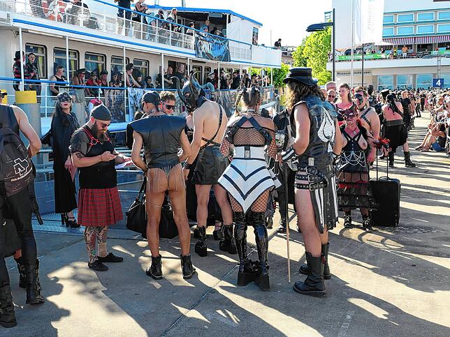 Bild 18: Das Torture Ship legt wieder ab: Die besten Bilder der BDSM- und Fetischfreunde am Bodensee