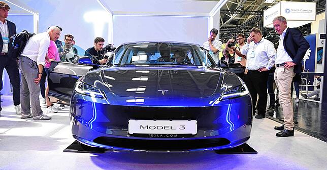 Auch internationale Hersteller sind dabei, zum Beispiel die US-Marke Tesla.