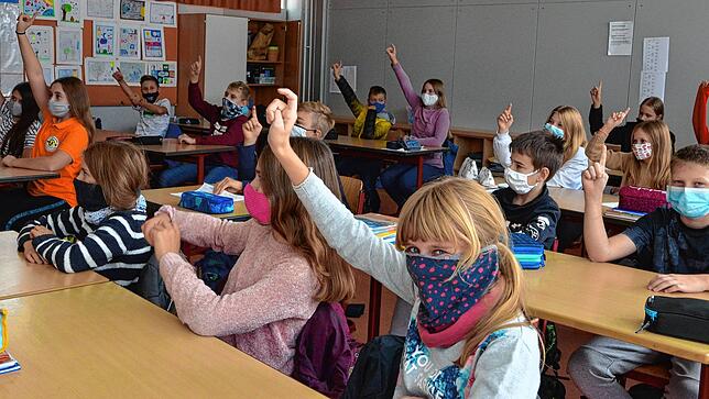 Lernen gerne digital, doch das lieber in der Schule als zu Hause.