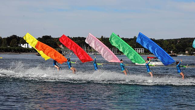 Bild 22: Konstanzer Seenachtfest 2022: Ein Highlight des Tages ist die Wasserski-Show