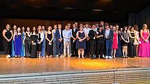 Die Realschüler und die Hauptschüler der GMS feierten gemeinsamen ihren Schulabschluss. Bild: Bantle