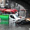 Dieser Anblick bot sich vor zwei Wochen in Catania auf Sizilien. Ein Mittelmeer-Hurricane hat eine Hochwasserflut in die Stadt gedrückt.