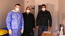 Seit 18. Dezember gibt es in der Industriestraße 4 in Meßkirch die Corona-Teststation &bdquo;Test for Health&ldquo; (von links): Tester ...