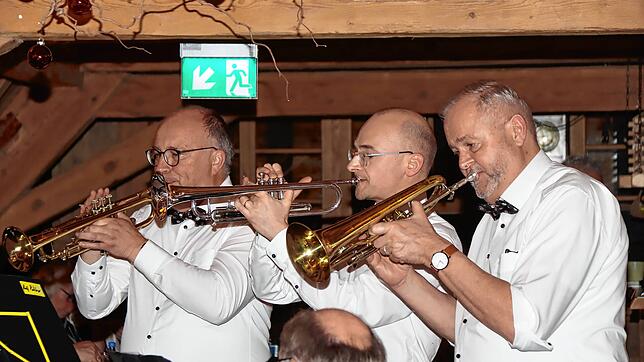 Die Bürgermeister Ralf Pahlow aus Tuningen (von links), Martin Ragg aus Niedereschach und Rudolf Fluck aus Mönchweiler spielen beim ...