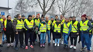 Die streikenden Busfahrer, Mitarbeiter der Bäder- und der Fährbetriebe im Betriebshof der Stadtwerke. Wegen des Anschlags inm München ...