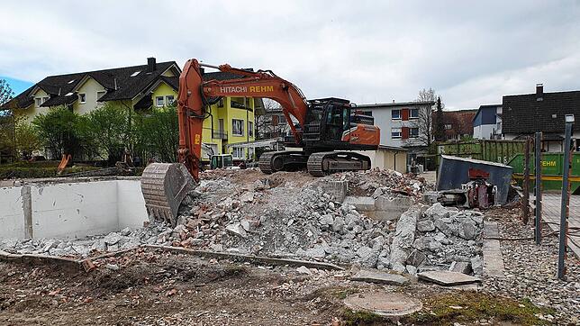 Das ehemalige Pfarrhaus in Wutöschingen ist Geschichte. Inzwischen ist der Abriss des Gebäudes abgeschlossen. Noch im Mai könnte im ...