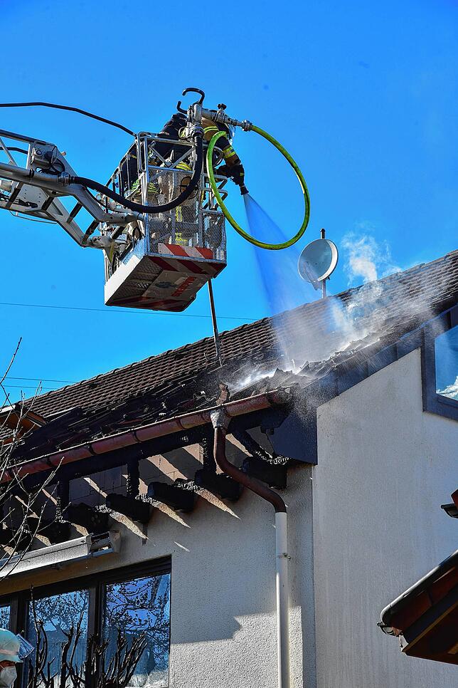 Bild 6: Statt Unkraut fast das Haus abgefackelt