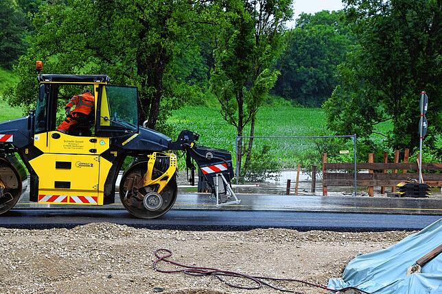 Bild 10: Wieder Hochwasser: So sieht es gerade an der L194-Baustelle beim Stockacher Freibad aus