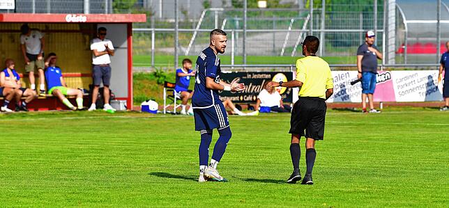Bild 16: SV Jestetten müht sich zu einem 2:0 gegen Aufsteiger SV Blau-Weiß Murg &ndash; und wir haben Bilder!