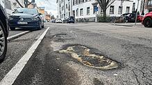 Die Gartenstraße ist im Bereich zwischen Zasiusstraße und Löhrystraße in einem schlechten Zustand und hat an mehreren Stellen tiefe ...
