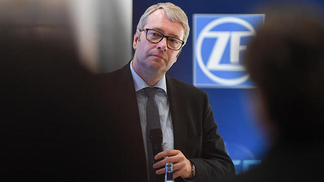 Stefan Sommer, bis Donnerstag Vorstandsvorsitzender der ZF Friedrichshafen AG, auf einer Pressekonferenz in Friedrichshafen. Durch den ...