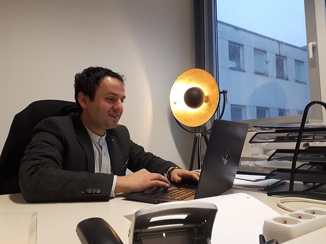 Xhavit Hyseni in seinem Villinger Büro. Bild: Norbert Trippl