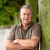 Sportmoderator Carsten Sostmeier begeistert viele Zuschauer mit markigen Sprüchen für den Pferdesport. Der 61 Jahre alte ARD-Mitarbeiter ...