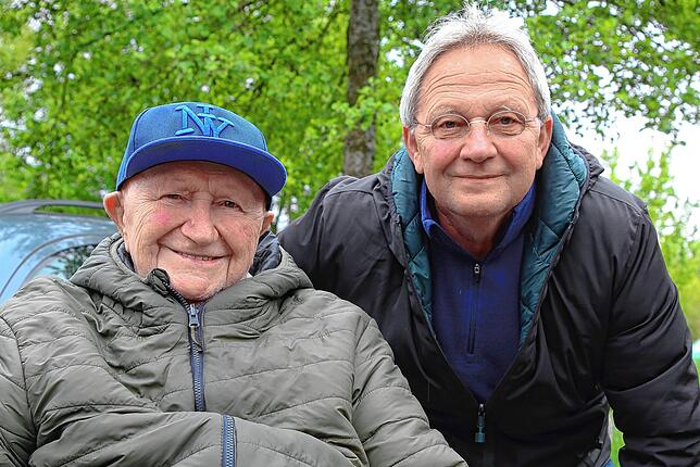 Franz Luxemburger (links) hat während des Fototermins immer ein Lächeln auf den Lippen.