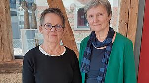 Werke der Plastikerin Rita Bauer-Apitz (links) und der Malerin Renate Diedrich sind noch bis Ende April bei AllerArt anzuschauen. Foto: ...