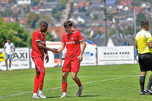Bild 18: SC Freiburg II gewinnt Test beim FC Erzingen gegen den FC Zürich II mit 6:3 – wir haben Fotos!