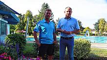 Bademeister Matthias Wüst und Bürgermeister Dirk Harscher. Foto: Wickelmann