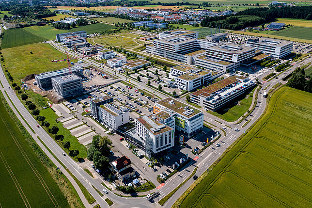 Auf diesem Bild sieht man schön, dass die Lücke unterhalb des Klinikums mit dem IHK-Neubau geschlossen wird.