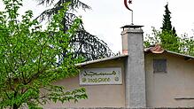 Dieses Foto zeigt die Khadija-Moschee in La Grand-Combe, Südfrankreich, am 27. April 2025, wo Aboubakar, ein muslimischer Gläubiger, am ...