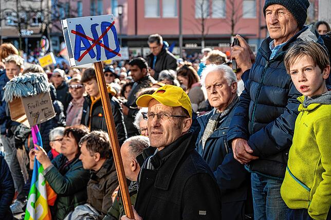 Bild 16: Bilder von der Kundgebung für Demokratie und Toleranz in Friedrichshafen