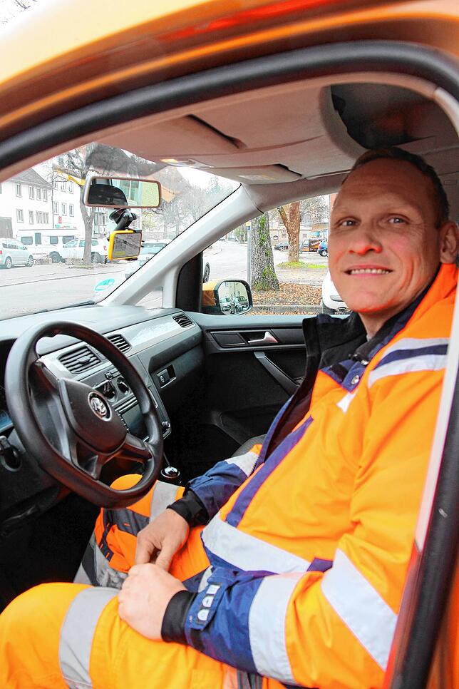 Mit dem Scanner an der Scheibe überwacht Silvio Horn den Straßenzustand in der Kernstadt.