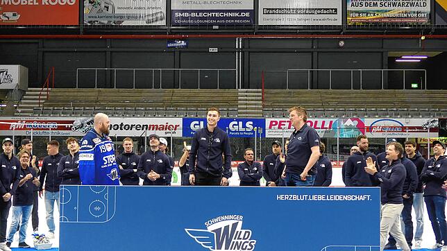 Spielmacher Kyle Platzer bleibt bei den Wild Wings.