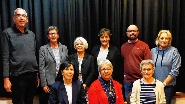 Sie freuen sich auf die nächsten Ausstellungen (hinten, von links): Peter Kaiser, Doris Corpus, Madeleine Rojek, Karin Donner, Dominik ...