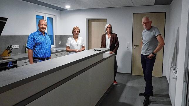 Der Ortschaftsrat Oberhof tagte am Dienstag zum ersten Mal im neuen Bürgertreff. Im Bild der Ortschaftsrat in der Küche des ...