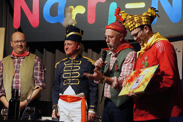 Narrenschreiber Matthias Röhrenbach, Johann Baptist Einhard-Darsteller Alois Rauber und Narrenbürgermeister Hubert Lehle haben nicht nur ...