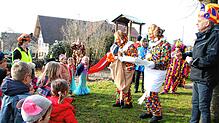 Wurst, Wecken und Orangen gab es für die Kinder in den Laufenburger Kindergärten und Schulen (im Bilder der Kindergarten in Rotzel), ...