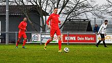 Adrian Scholemann, Kapitän des FC Pfaffenweiler, hält die derzeitige Situation mit 18 Mannschaften in der Bezirksliga für ...