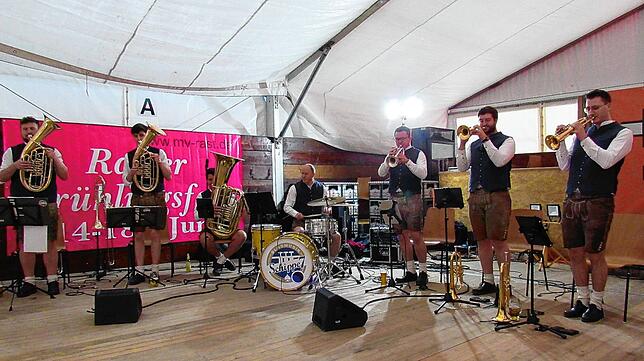 Die Band „Schippe“ umrahmte den Fassanstich.