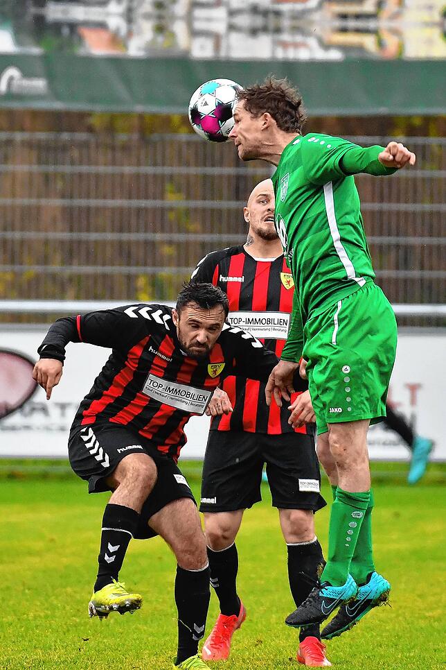 Bild 8: FSV Rheinfelden bleibt mit dem 3:2-Erfolg gegen den FC Freiburg-St. Georgen auch im 13. Saisonspiel unbesiegt &ndash; und wir haben Bilder!
