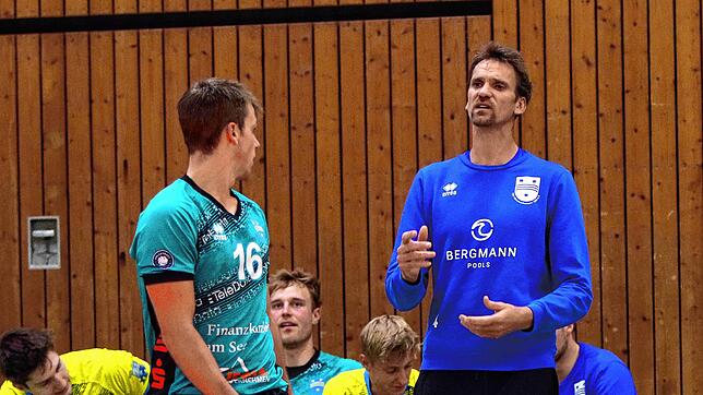 Der TSV Mimmenhausen (Libero Johann Reusch und Trainer Christian Pampel) misst sich am Samstagabend mit Volleyball-Zweitligameister Eltmann.