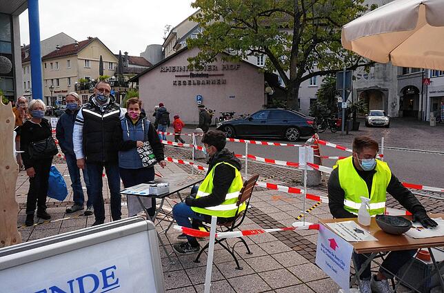 Bild 1: Zufriedene Veranstalter und Besucher: Sehen Sie hier die schönsten Bilder vom 25. Waldshuter Töpfermarkt