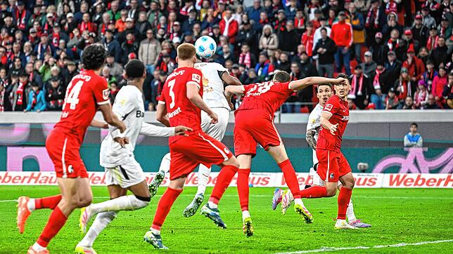 Freiburg im Breisgau: SC Freiburg – Bayer Leverkusen, 32. Spieltag, Europa-Park Stadion.