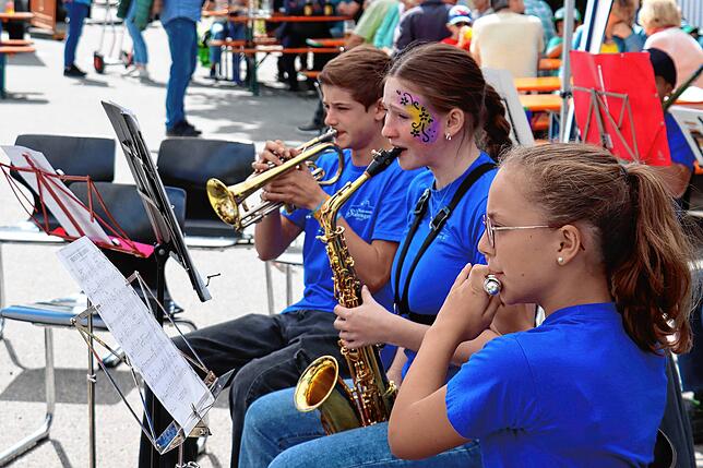 Bild 16: Zahlreiche Besucher beim Dorffest in Stahringen