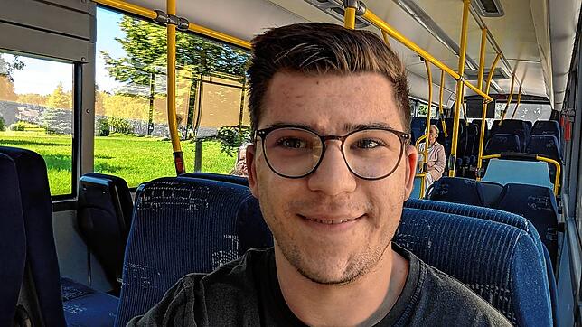 Bei der Fahrt mit dem Öffentlichen Nahverkehr kann viel schiefgehen – der Regiobus 500 sollte den neuen Volontär der Pfullendorfer ...