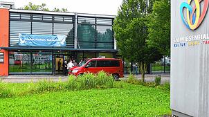 In der Talwiesenhalle in Rielasingen-Worblingen fand 2024 eine außerordentliche Mitgliederversammlung des AfD-Kreisverbands Konstanz ...