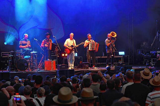 Bild 26: Bilder der großen Party mit den Fäaschtbänklern im Salemer Schlosspark