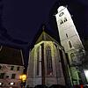 Zwei Zeitzeugen der Überlinger Blütezeit Ende des 15. Jahrhunderts: Der Turm des Münsters und das Rathaus.