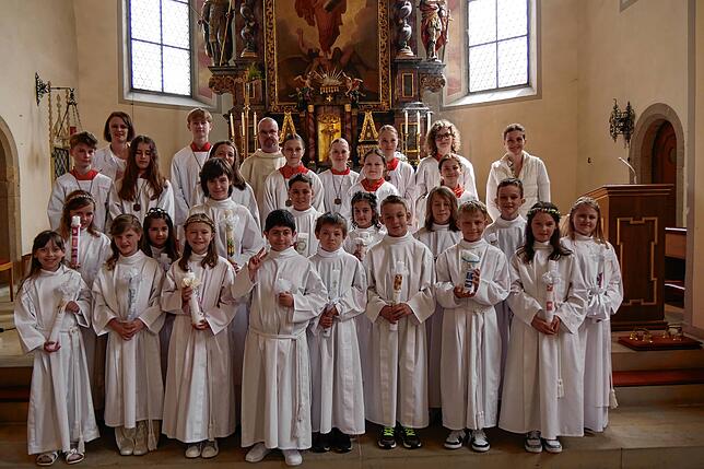 16 Kinder aus Bechtersbohl, Dangstetten, Kadelburg, Küßnach, Reckingen und Rheinheim haben am Sonntag, 4. Mai, in der St. Michael Kirche ...